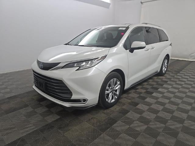 2025 Toyota Sienna Limited 7 Passenger