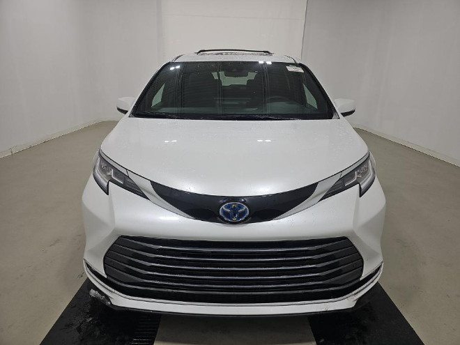 2025 Toyota Sienna Limited 7 Passenger