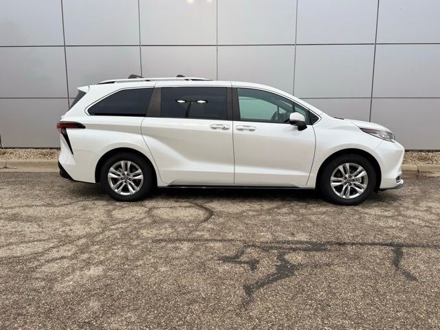 2025 Toyota Sienna Limited 7 Passenger