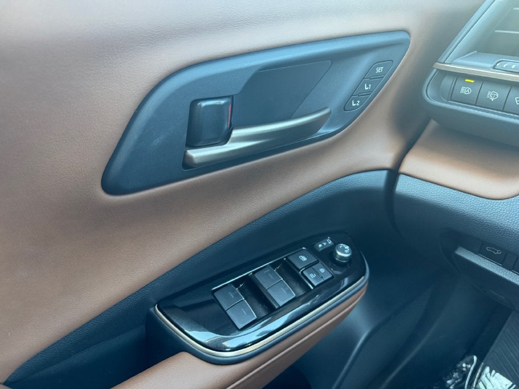 2025 Toyota Crown Signia Limited AWD