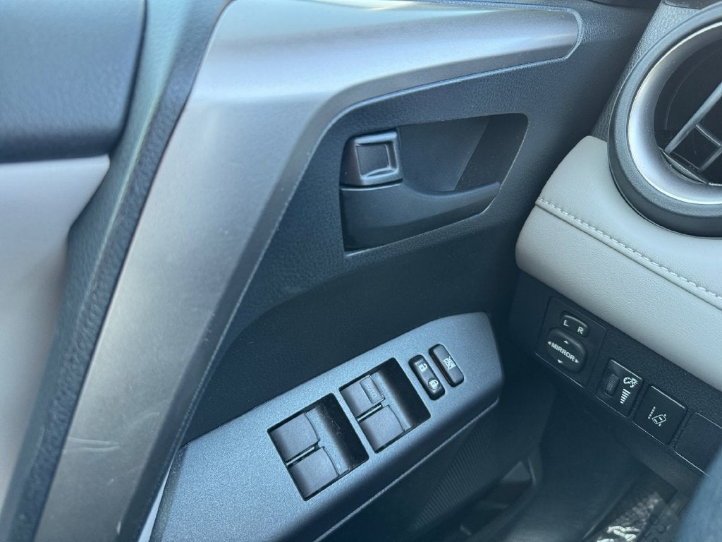 2018 Toyota RAV4 Hybrid LE AWD