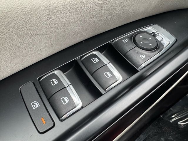 2024 Kia Carnival LX FWD