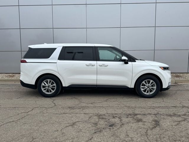 2024 Kia Carnival LX FWD