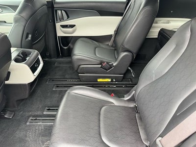 2024 Kia Carnival LX FWD