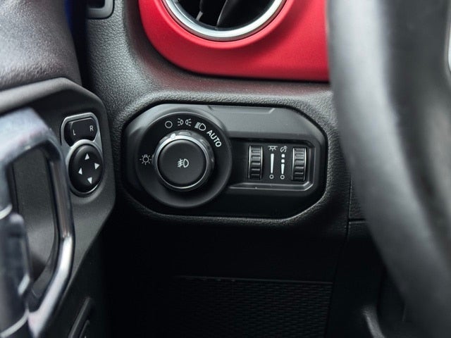 2020 Jeep Wrangler Unlimited Rubicon w/ Heated Steering Wheel + Navigation