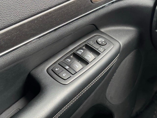 2017 Jeep Grand Cherokee Limited w/ Panoramic Sunroof + Trailer Tow Package