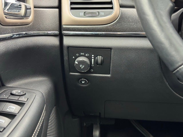 2017 Jeep Grand Cherokee Limited w/ Panoramic Sunroof + Trailer Tow Package