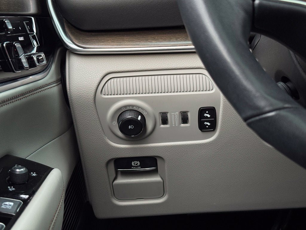 2023 Jeep Grand Wagoneer Base