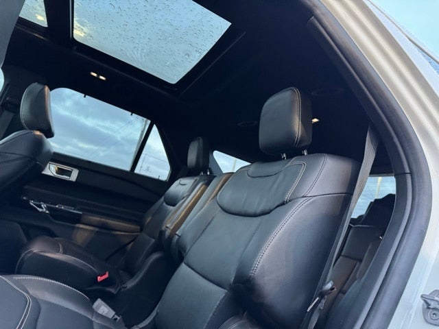 2022 Ford Explorer ST w/ Twin Panel Moonroof + Adaptive Cruise