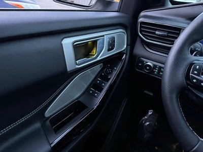 2022 Ford Explorer ST w/ Twin Panel Moonroof + Adaptive Cruise