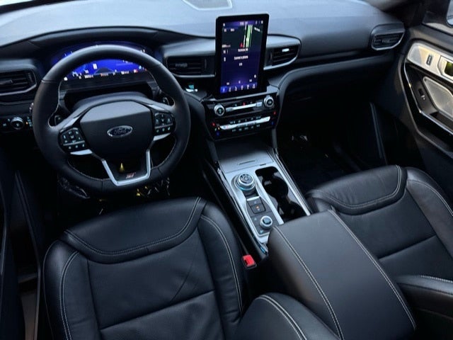 2022 Ford Explorer ST w/ Twin Panel Moonroof + Adaptive Cruise