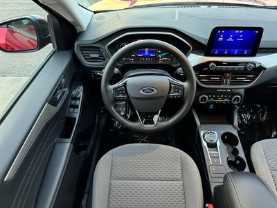 2022 Ford Escape SE Hybrid w/ Heated Steering Wheel + Power Liftgate