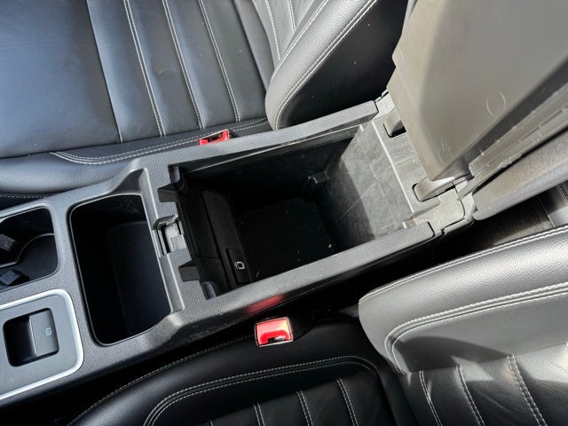 2019 Ford Escape Titanium w/ Heated Steering Wheel + Tow Package