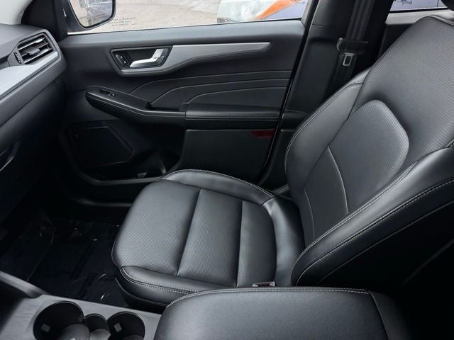 2025 Ford Escape Platinum w/ Adaptive Cruise + Heated Steering Wheel