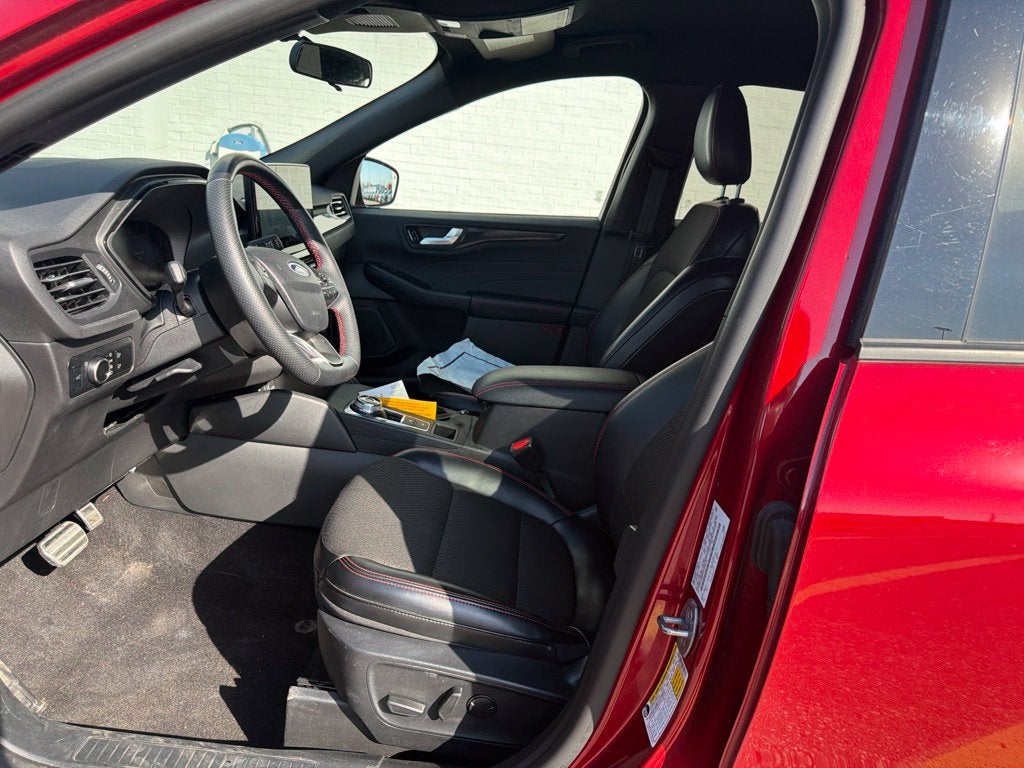2024 Ford Escape ST-Line w/Heated Steering Wheel + Adaptive Cruise