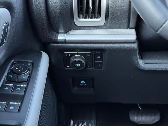 2025 Ford Expedition Max Active w/ Panoramic Moonroof + 8 Passenger Seating (2nd R