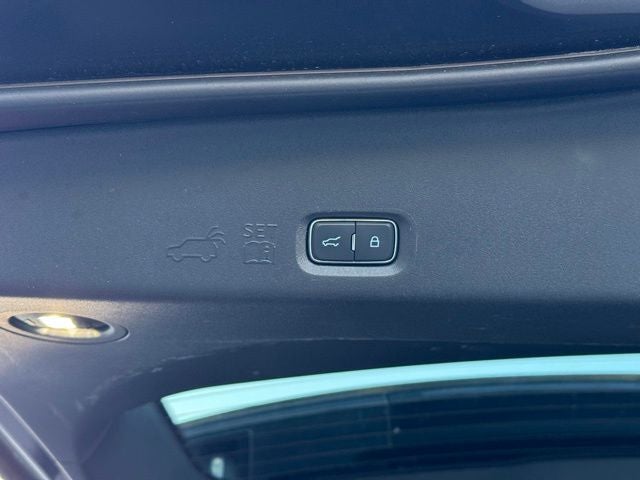 2025 Ford Expedition Max Active w/ Panoramic Moonroof + 8 Passenger Seating (2nd R