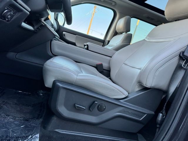 2025 Ford Expedition Max Active w/ Panoramic Moonroof + 8 Passenger Seating (2nd R