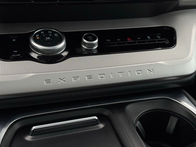 2025 Ford Expedition Max Active w/ Panoramic Moonroof + 8 Passenger Seating (2nd R