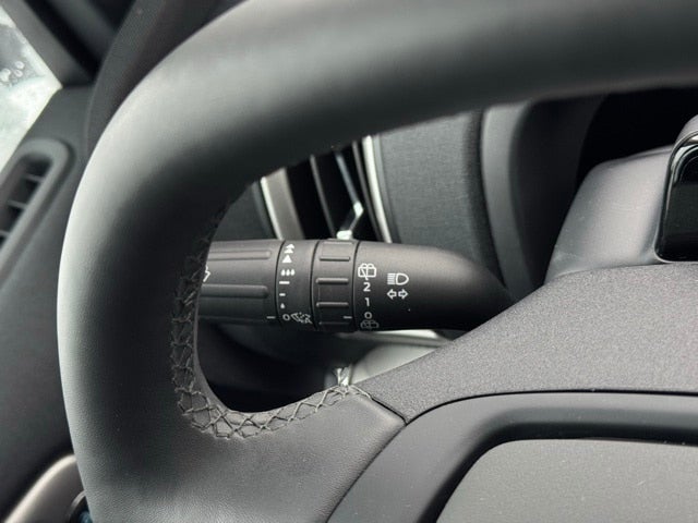 2025 Ford Expedition Max Active w/ Panoramic Moonroof + 8 Passenger Seating (2nd R