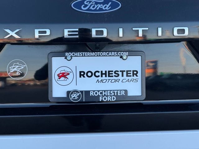 2025 Ford Expedition Max Active w/ Panoramic Moonroof + 8 Passenger Seating (2nd R