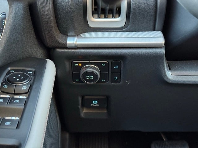 2025 Ford Expedition Max Active w/ Panoramic Moonroof + 8 Passenger Seating (2nd R