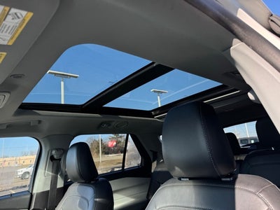 2023 Ford Explorer XLT w/ Twin Panel Moonroof + Trailer Tow Package