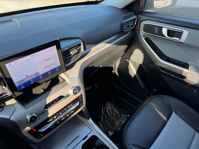 2023 Ford Explorer XLT w/ Twin Panel Moonroof + Trailer Tow Package