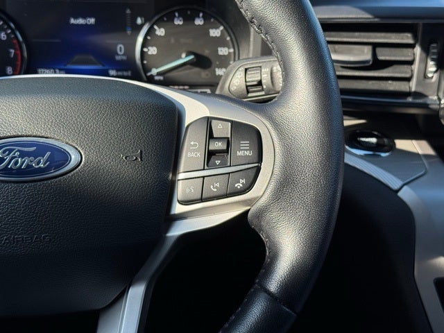 2023 Ford Explorer XLT w/ Twin Panel Moonroof + Trailer Tow Package