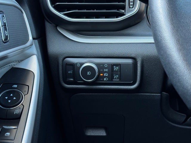 2023 Ford Explorer XLT w/ Twin Panel Moonroof + Trailer Tow Package