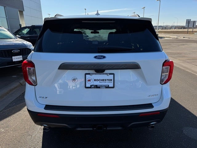 2023 Ford Explorer XLT w/ Twin Panel Moonroof + Trailer Tow Package