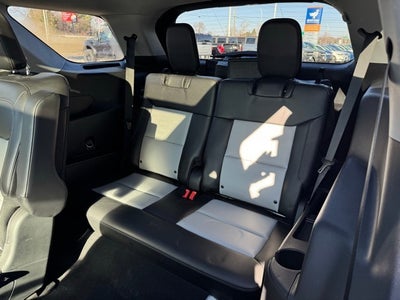 2023 Ford Explorer XLT w/ Twin Panel Moonroof + Trailer Tow Package