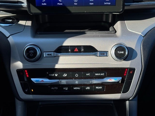 2023 Ford Explorer XLT w/ Twin Panel Moonroof + Trailer Tow Package