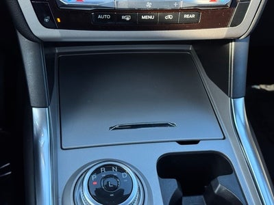 2023 Ford Explorer XLT w/ Twin Panel Moonroof + Trailer Tow Package