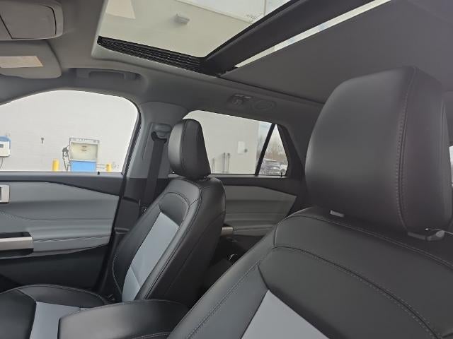 2023 Ford Explorer XLT w/ Twin Panel Moonroof + Trailer Tow Package