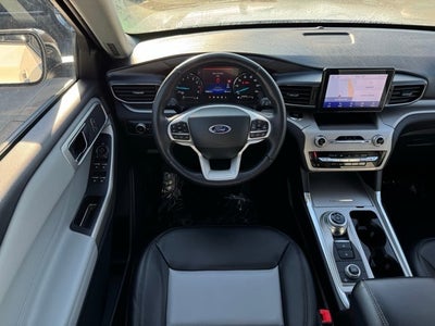 2023 Ford Explorer XLT w/ Twin Panel Moonroof + Trailer Tow Package