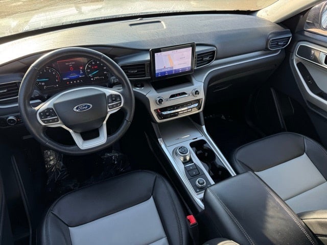 2023 Ford Explorer XLT w/ Twin Panel Moonroof + Trailer Tow Package