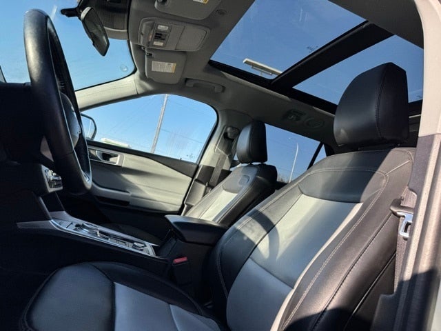 2023 Ford Explorer XLT w/ Twin Panel Moonroof + Trailer Tow Package