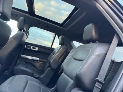2023 Ford Explorer XLT w/ Twin Panel Moonroof + Trailer Tow Package