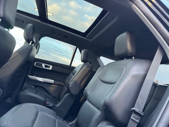 2023 Ford Explorer XLT w/ Twin Panel Moonroof + Trailer Tow Package