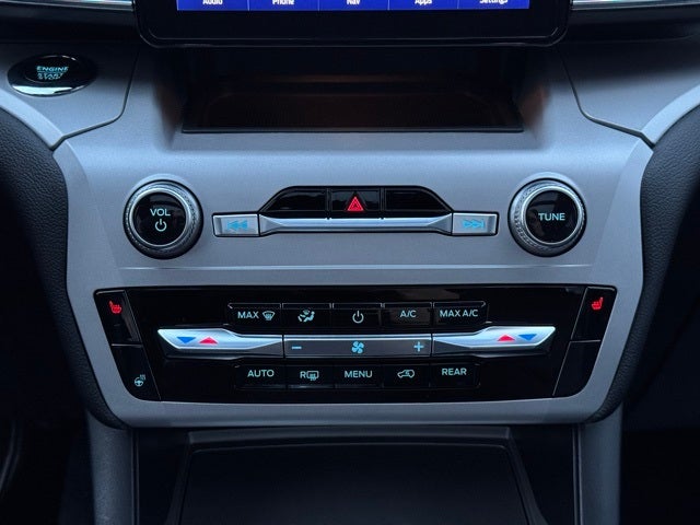 2023 Ford Explorer XLT w/ Twin Panel Moonroof + Trailer Tow Package