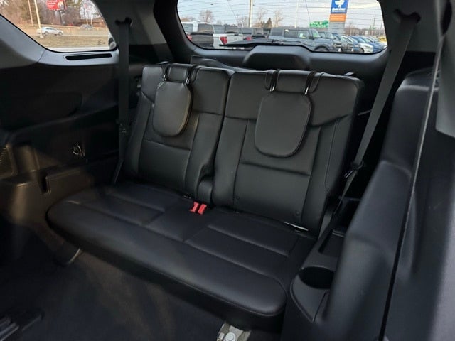 2023 Ford Explorer XLT w/ Twin Panel Moonroof + Trailer Tow Package