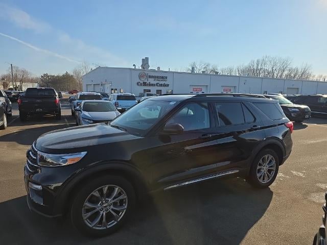 2023 Ford Explorer XLT w/ Twin Panel Moonroof + Trailer Tow Package