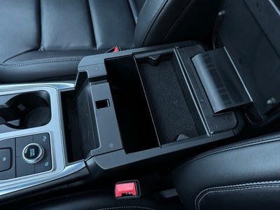 2023 Ford Explorer XLT w/ Twin Panel Moonroof + Trailer Tow Package