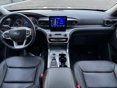2023 Ford Explorer XLT w/ Twin Panel Moonroof + Trailer Tow Package