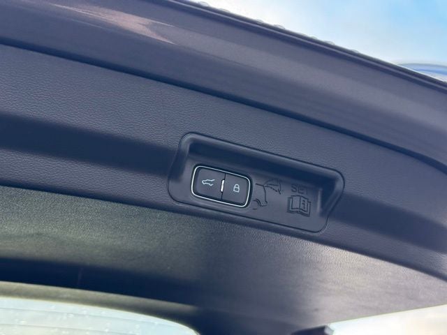 2022 Ford Explorer ST-Line w/ Twin Panel Moonroof + Trailer Tow Package