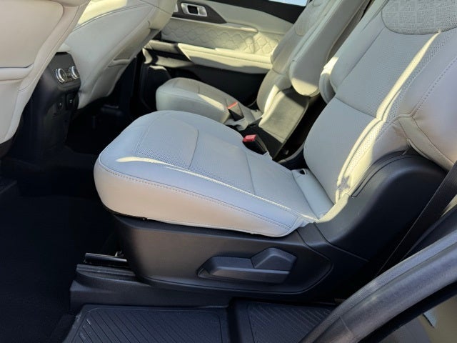 2025 Ford Explorer Platinum w/ Twin Panel Moonroof + Massaging Seats