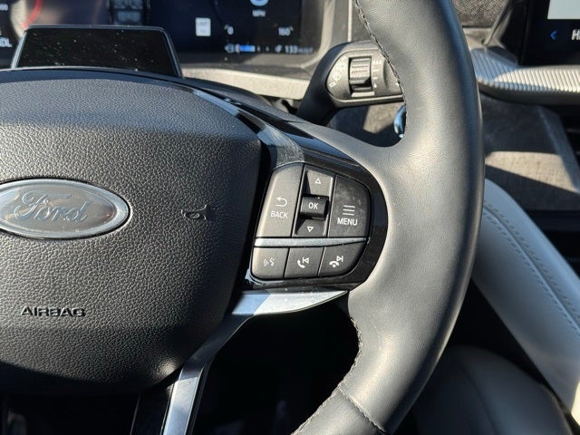 2025 Ford Explorer Platinum w/ Twin Panel Moonroof + Massaging Seats