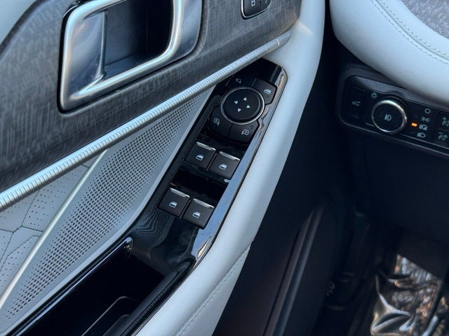 2025 Ford Explorer Platinum w/ Twin Panel Moonroof + Massaging Seats