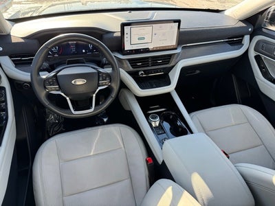 2025 Ford Explorer Platinum w/ Twin Panel Moonroof + Massaging Seats